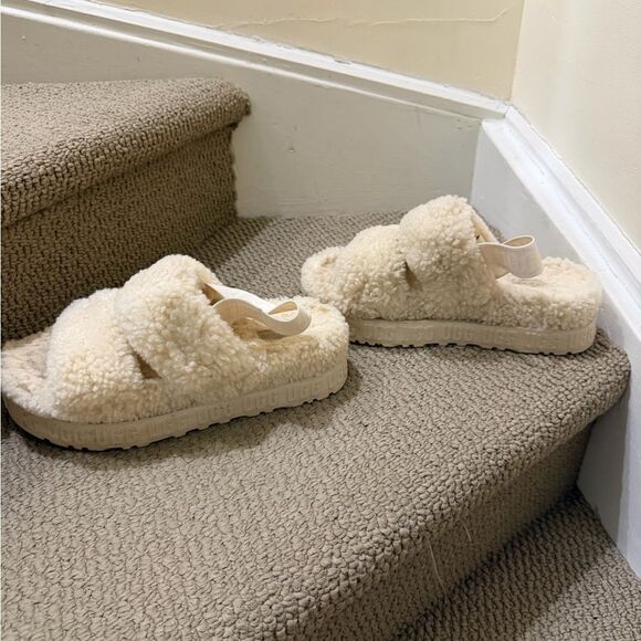 UGG Cream Fluffy Sandals - Picture 4 of 4